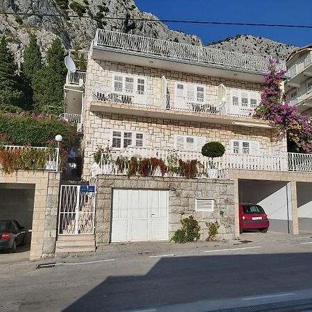 Apartments Ivan - With Parking Омиш Экстерьер фото