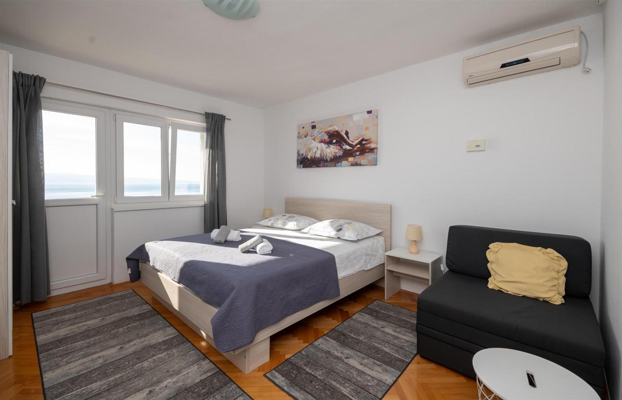 Apartments Ivan - With Parking Омиш Экстерьер фото