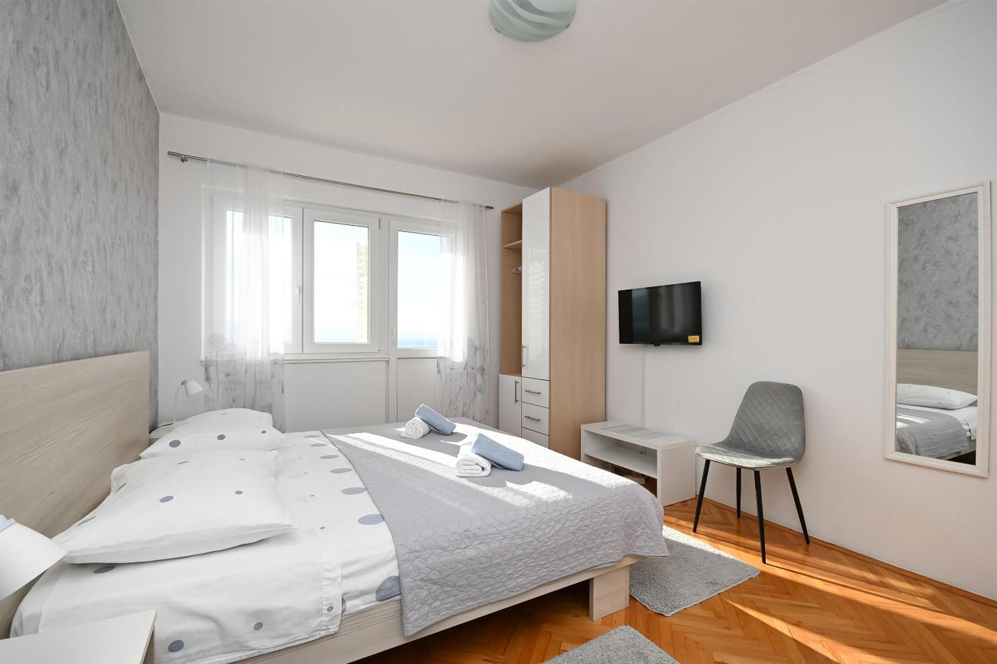 Apartments Ivan - With Parking Омиш Экстерьер фото