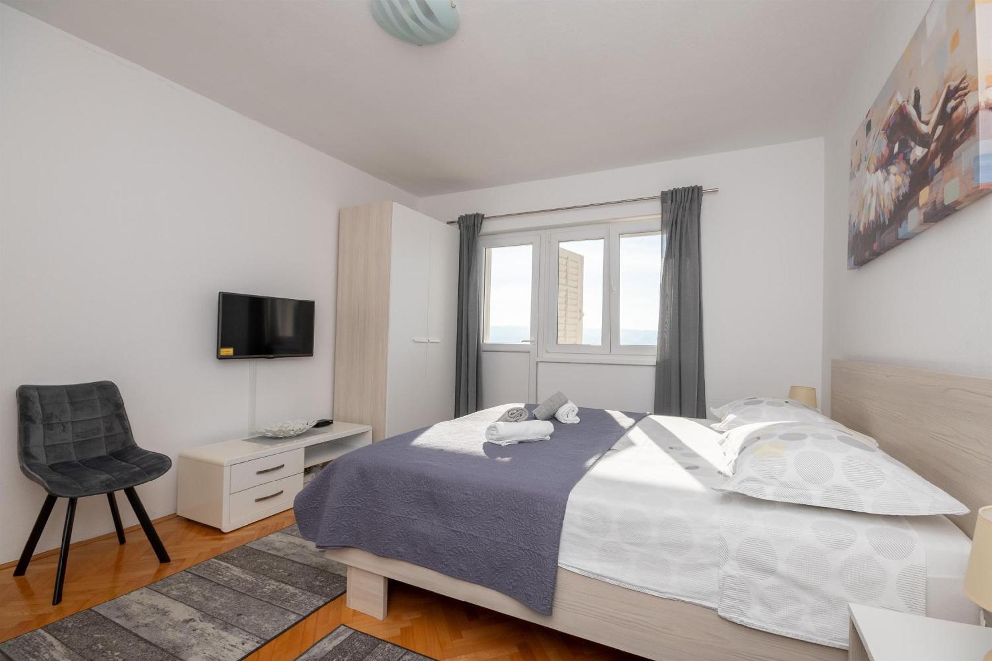 Apartments Ivan - With Parking Омиш Экстерьер фото