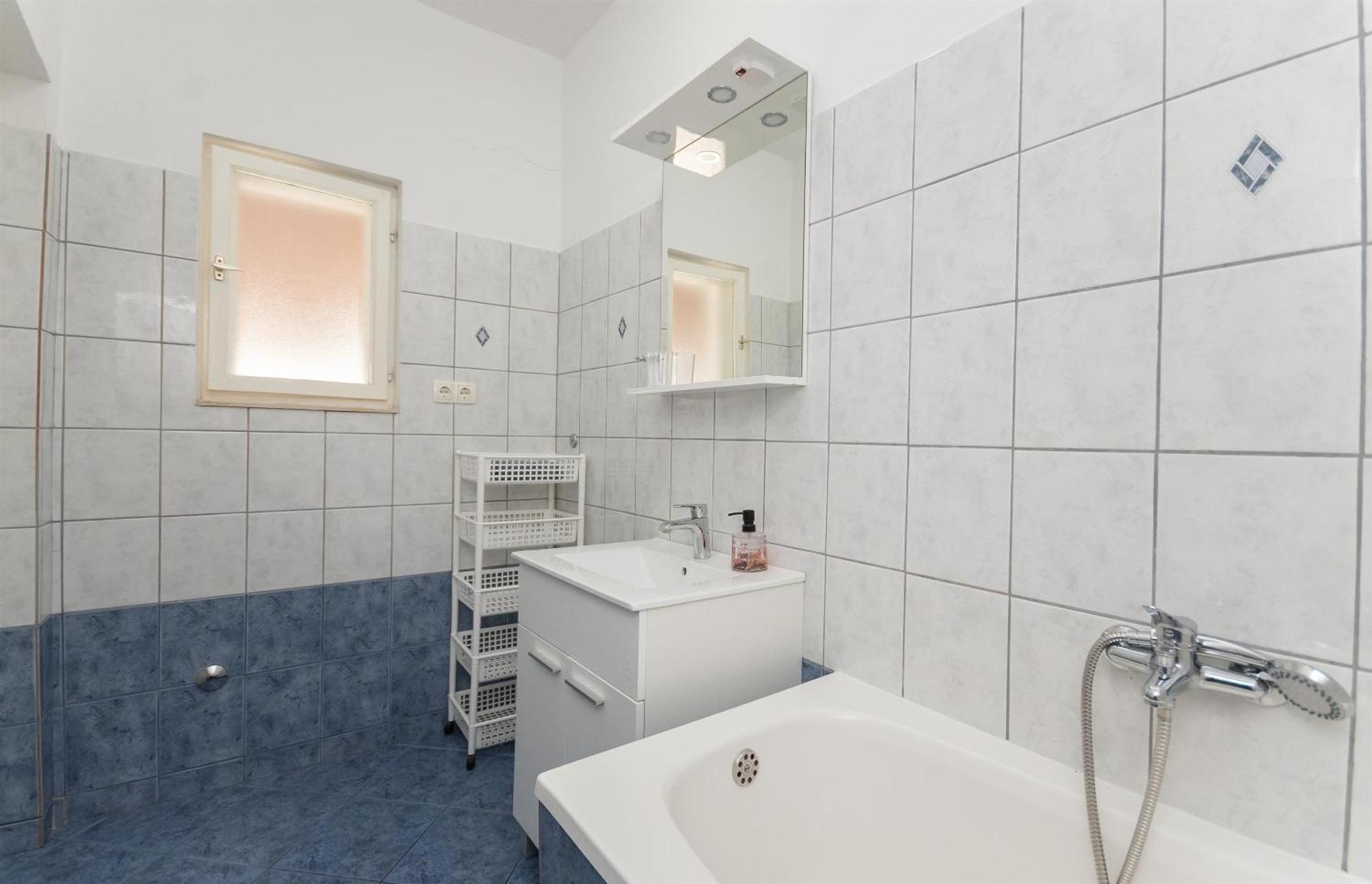 Apartments Ivan - With Parking Омиш Экстерьер фото