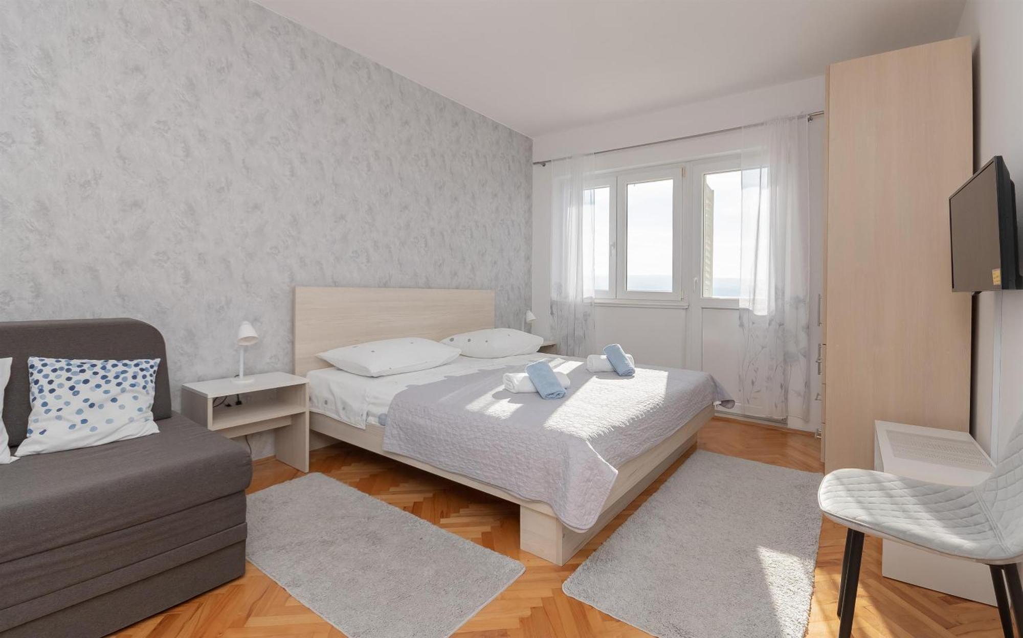 Apartments Ivan - With Parking Омиш Экстерьер фото