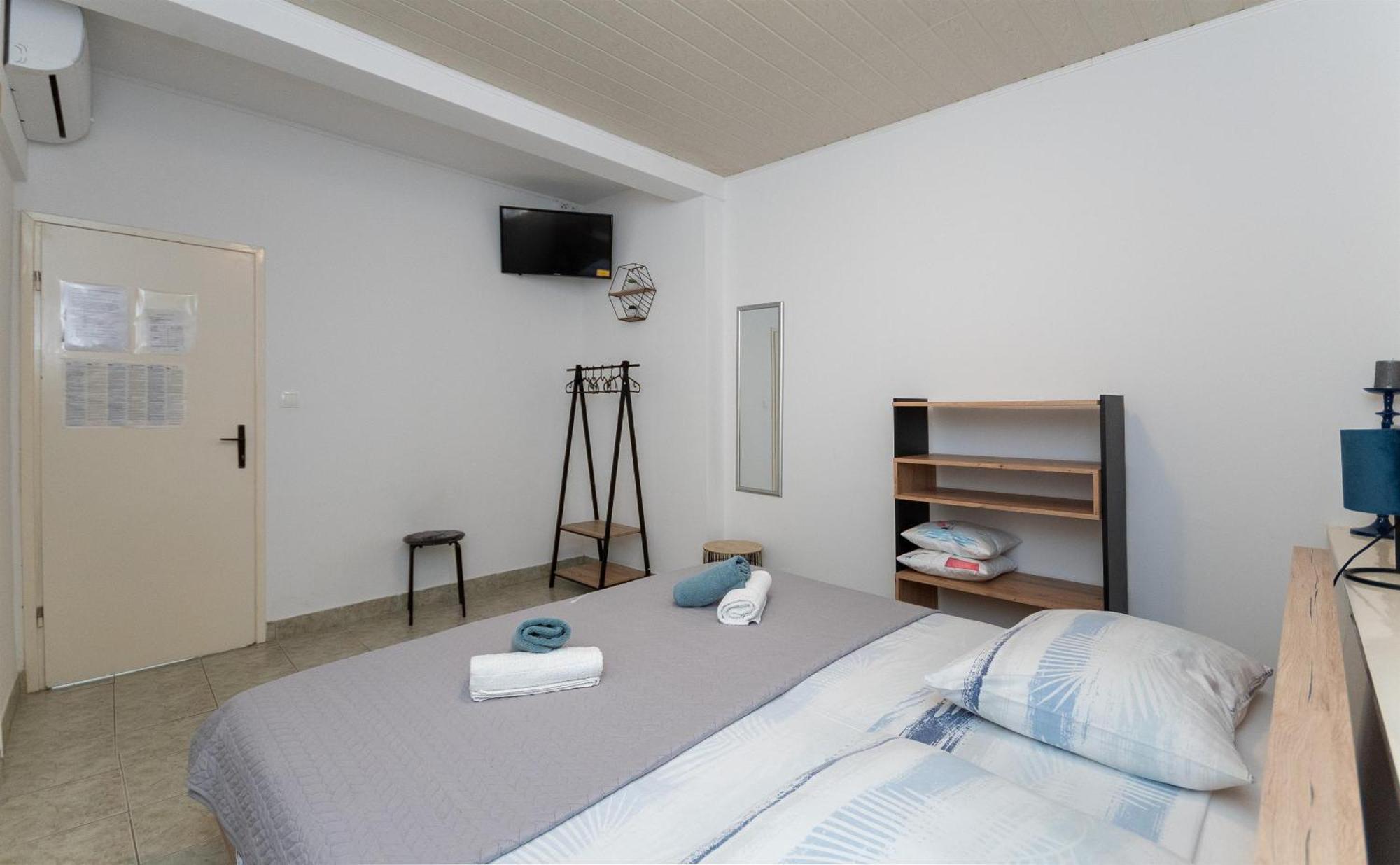 Apartments Ivan - With Parking Омиш Экстерьер фото