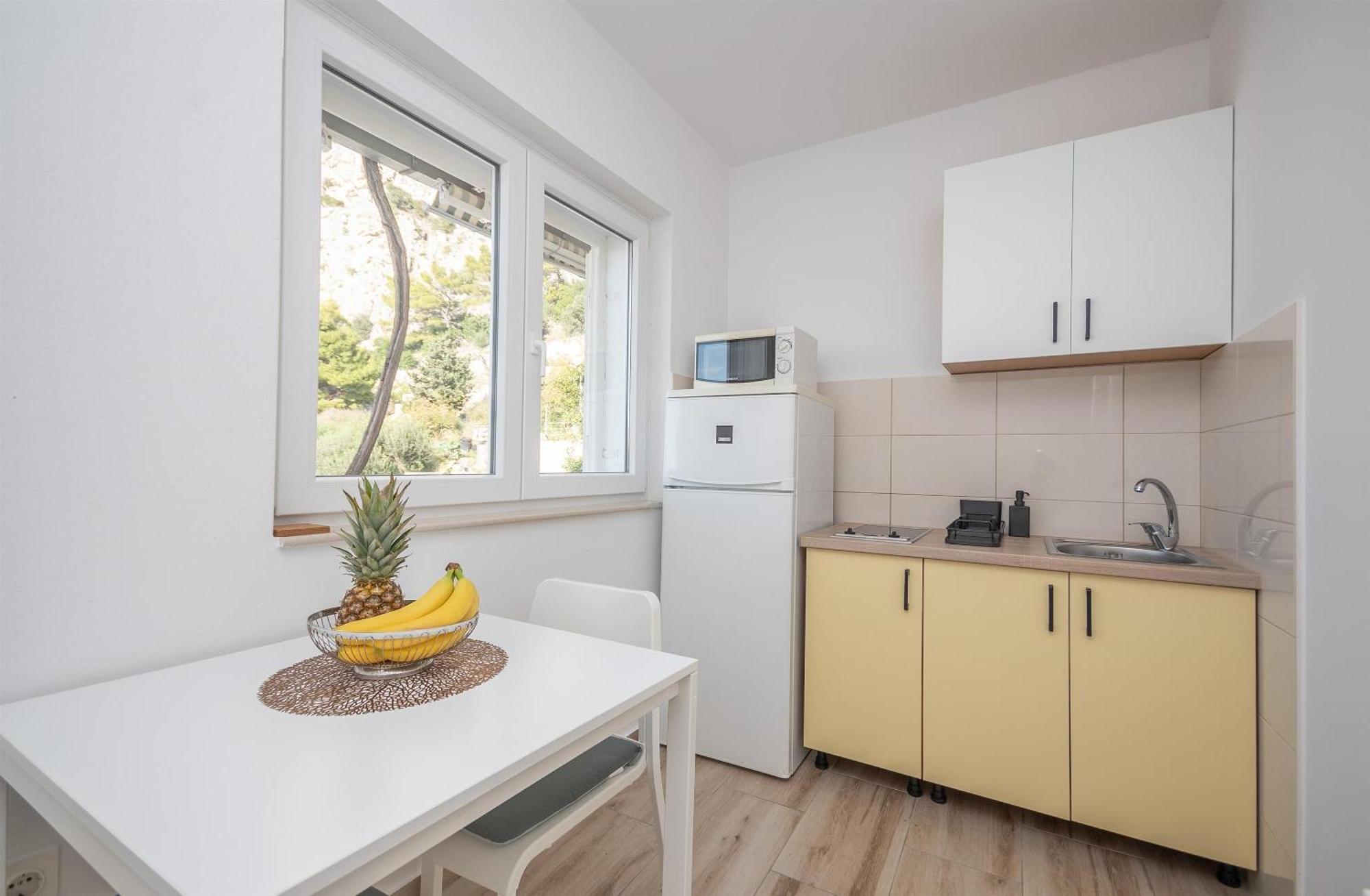 Apartments Ivan - With Parking Омиш Экстерьер фото