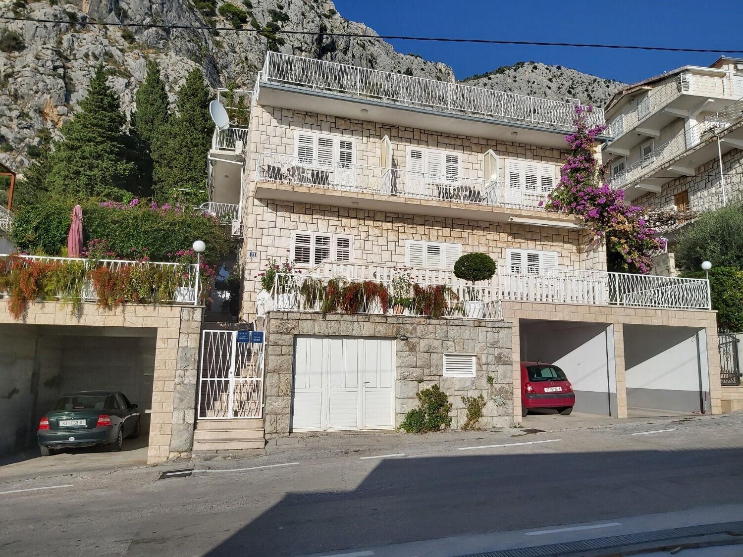 Apartments Ivan - With Parking Омиш Экстерьер фото